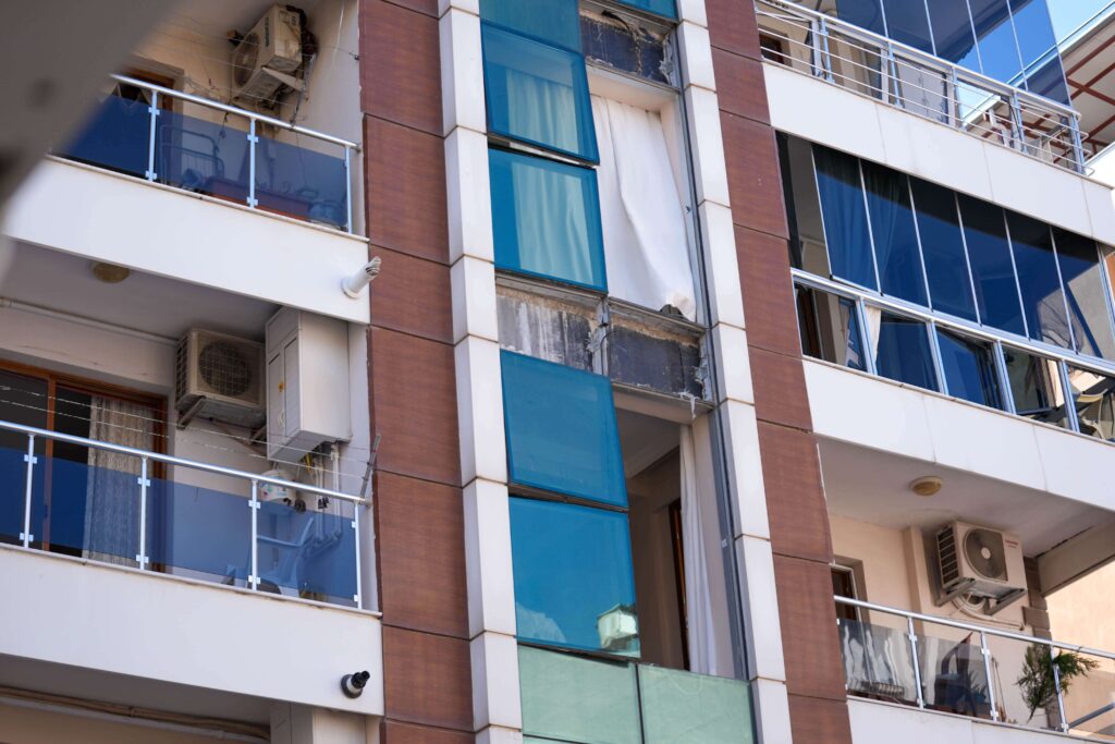 6IZMIRDE BIR RESTORANDA PATLAMA MEYDANA GELDI 4 KISI OLDU min