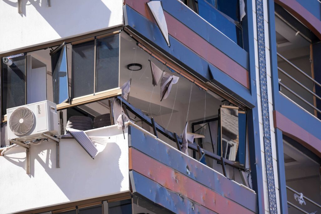 8IZMIRDE BIR RESTORANDA PATLAMA MEYDANA GELDI 4 KISI OLDU min