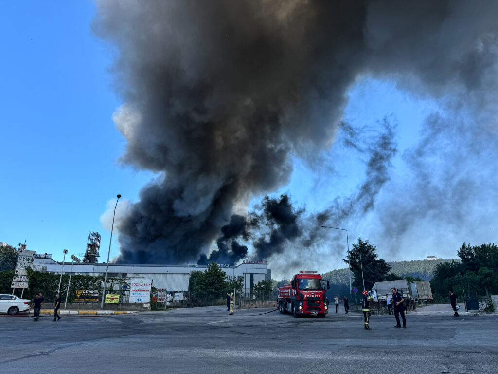 Tuzla’da Fabrikada Yangın