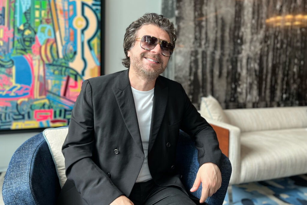 İranlı şarkıcı Mansour, İstanbul’da bir dizi konser verecek