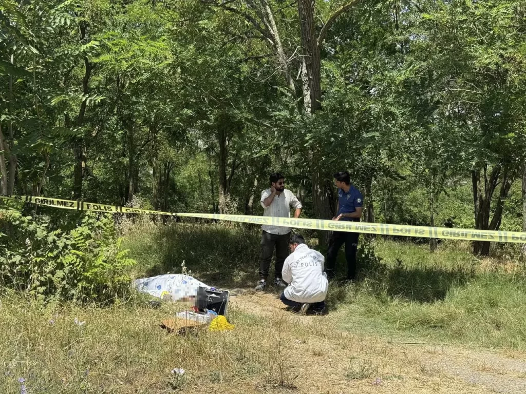 Esenyurt’ta yine kadın cinayeti. Boş arazide kadın cesedi bulundu.