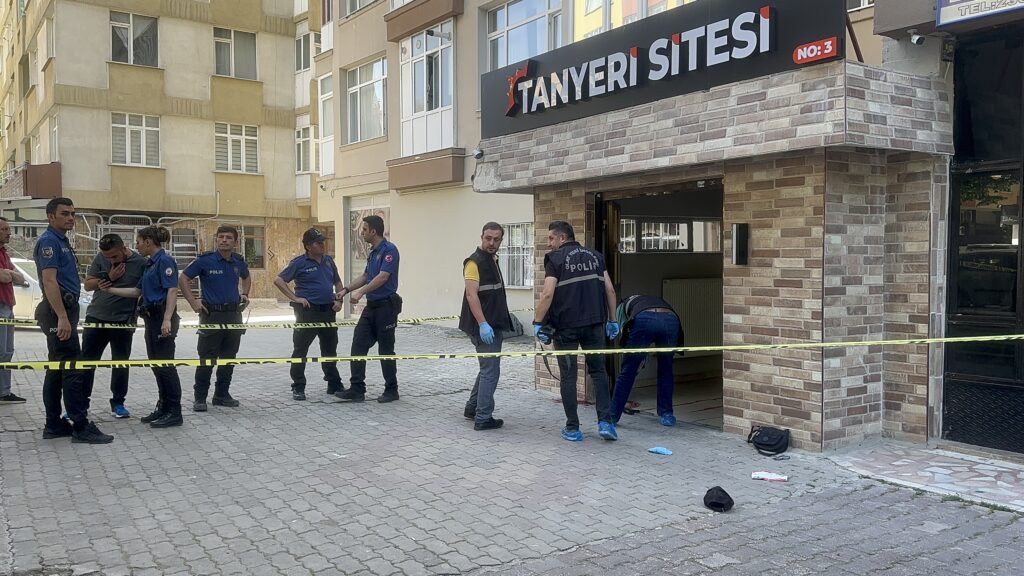 Konya’da Kanlı Aşk: Eski Sevgilisini Vurduktan Sonra İntihar Girişiminde Bulundu