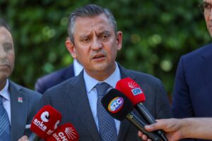 Özgür Özel, İstanbul’da Gazetecilere Açıklamalarda Bulundu