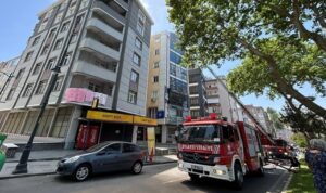 Silivri’de 7 katlı binanın çatısında çıkan yangın söndürüldü