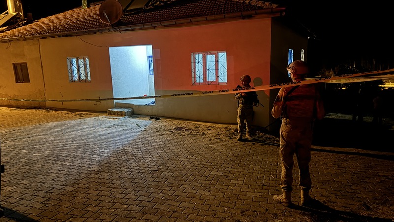0 KAYSERIDE IKI AILE ARASINDA CIKAN SILAHLI KAVGADA ANNE ILE OGLU OLDU
