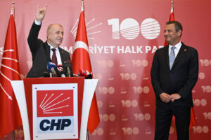 2ZAFER PARTISI GENEL BASKANI OZDAG CHP GENEL BASKANI OZELI ZIYARET ETTI