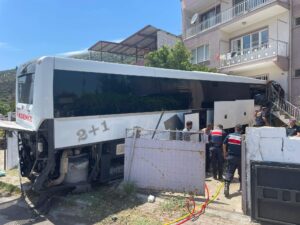 Aydın’da Yolcu Otobüsü Kazası: 1 Ölü, Çok Sayıda Yaralı