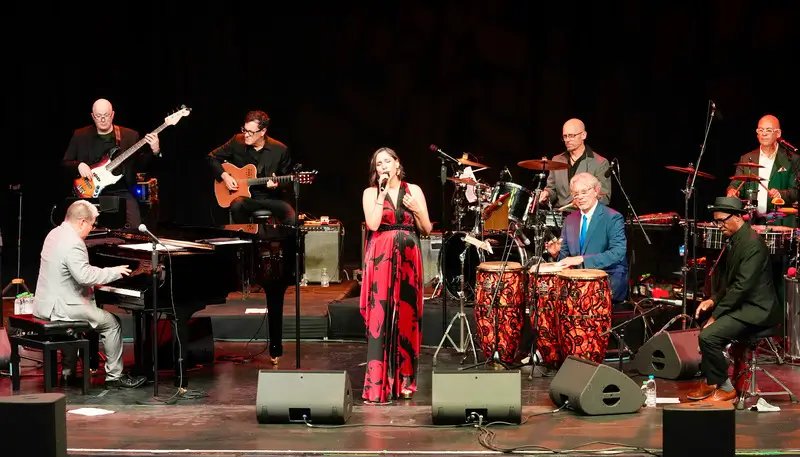 AA 20240722 35200141 35200140 PINK MARTINI ISTANBULDA MUZIKSEVERLERLE BULUSTU