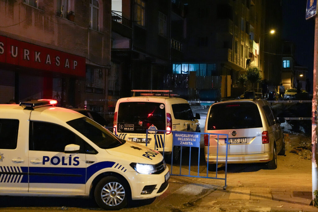BAHCELIEVLERDE 6 KATLI BINA TEDBIR AMACLI BOSALTILDI