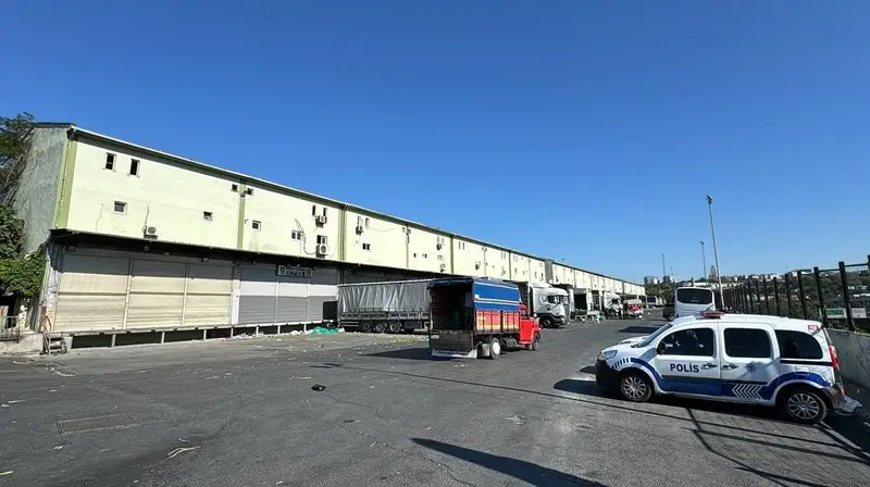 Bayrampaşa Halinde Yol Verme Kavgası: Silahlar ve Bıçaklar Çekildi, 5 Yaralı