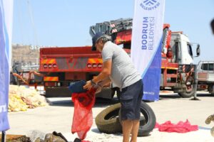 BODRUMDA DALGICLAR DENIZ DIBINDEN 213 KILOGRAM ATIK CIKARDI 3