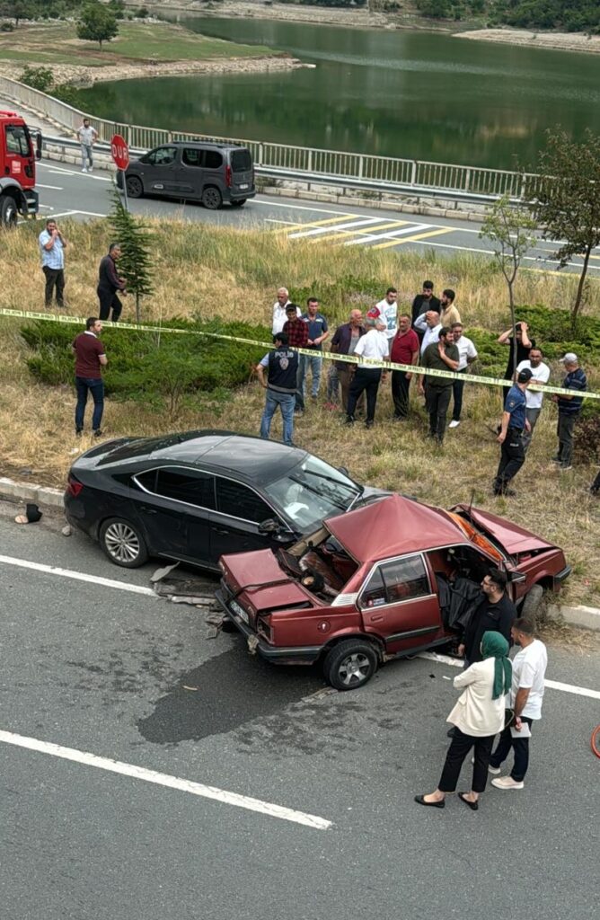 GUMUSHANEDE TRAFIK KAZASINDA BIR CIFT OLDU 2 KISI YARALANDI