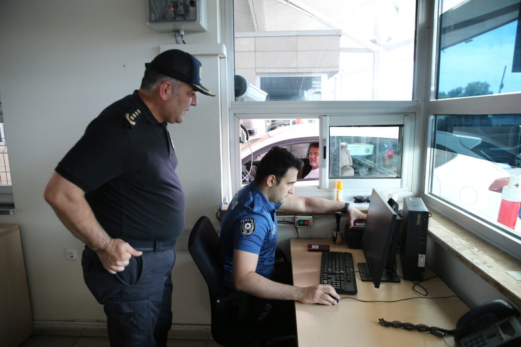 KAPIKULEDE GURBETCI YOGUNLUGU YASANIYOR 4