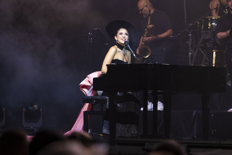 Karsu Harbiye’de Büyüledi: İstanbul, Düğünüme Hoş Geldin