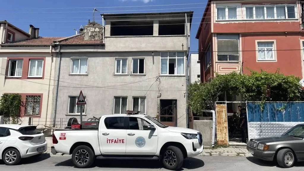 KAYSERIDE EVDE CAKMAKLA OYNAYAN COCUK YANGINA NEDEN OLDU