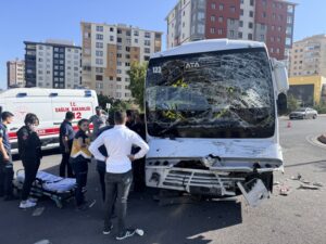 Kayseri’de İşçi Servisi Kazası: 10 Kişi Yaralandı