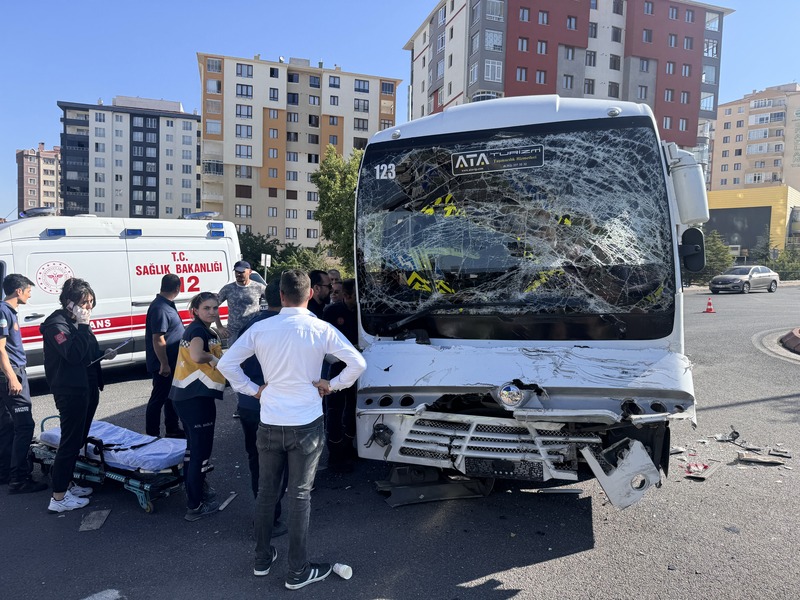 Kayseri’de İşçi Servisi Kazası: 10 Kişi Yaralandı