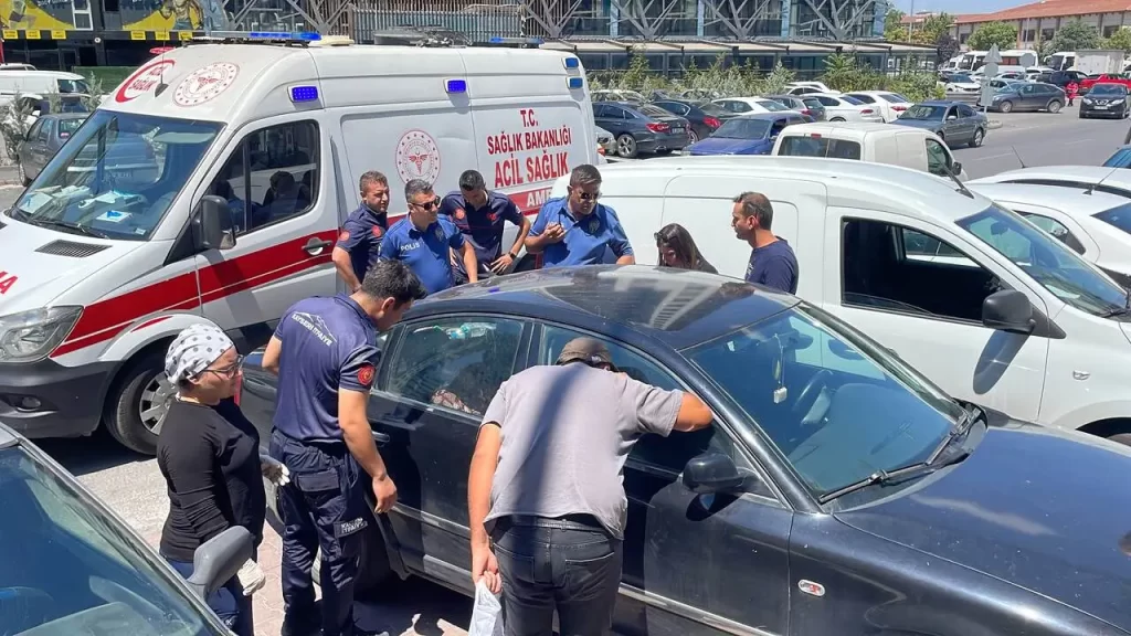 KAYSERIDE OTOMOBILDE KILITLI KALAN YASLI KADIN ITFAIYE EKIPLERINCE KURTARILDI