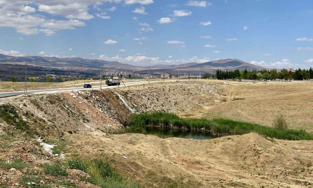 KIRSEHIRDE GOLET KENARINDAKI BAZADA ERKEK CESEDI BULUNDU 5