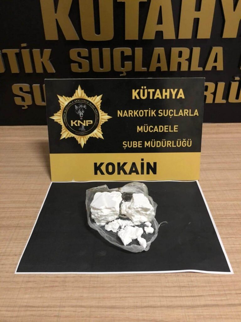 KUTAHYADA UYUSTURUCU TASIYAN KADIN OTOBUS YOLCUSU YAKALANDI 2