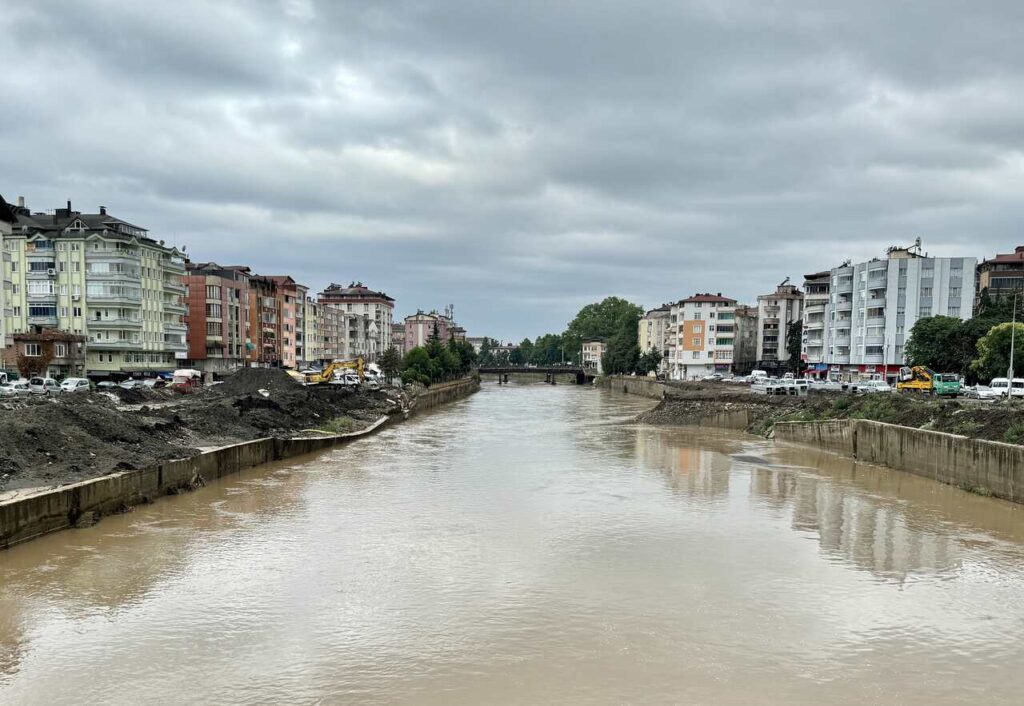 Samsun’un Terme İlçesinde Sağanak Sonrası Çalışmalar Devam Ediyor