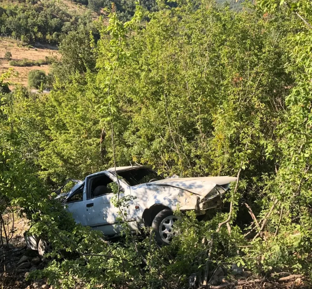 SINOPTA SARAMPOLE DEVRILEN OTOMOBILDEKI 4 KISI YARALANDI