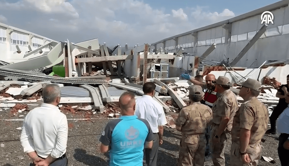 Bingöl’de Ahır Çatısı Çöktü: 1 İşçi Hayatını Kaybetti