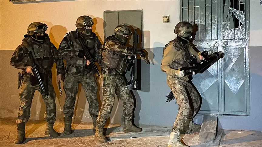 Sahte Kimliklerle Türkiye’ye Girmişlerdi: Uluslararası Operasyonda Yakayı Ele Verdiler