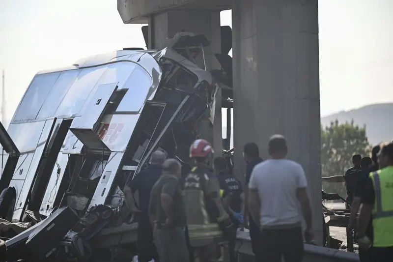 Ankara’da Yolcu Otobüsü Köprü Ayağına Çarptı: 9 Ölü, 26 Yaralı