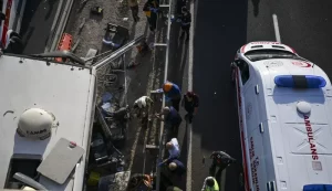 35357265 ANKARADA SEYIR HALINDEKI YOLCU OTOBUSU KOPRU AYAGINA CARPTI 800x462