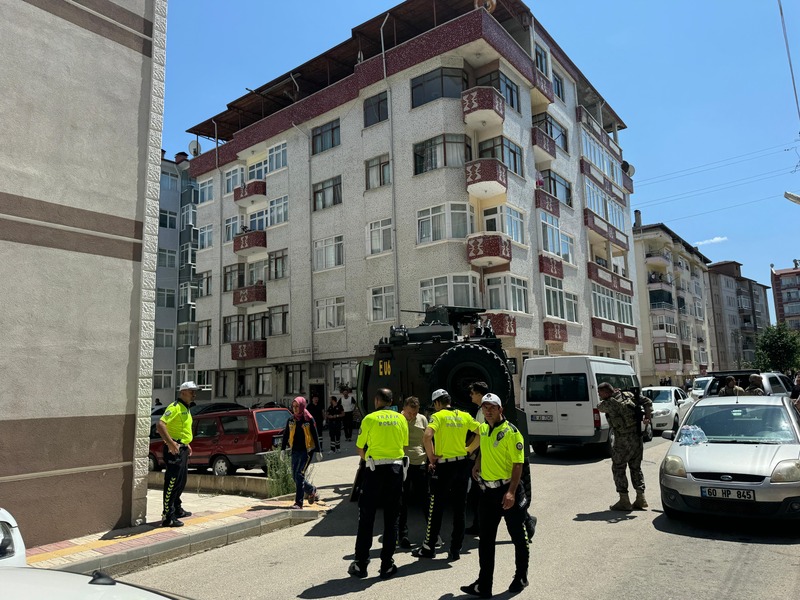AA 20240801 35291244 35291234 KASTAMONUDA 1 POLISI SEHIT EDEN DIGERINI YARALAYAN ZANLI ETKISIZ HALE GETIRILDI