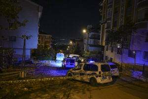 Komşu Kavgası Kanlı Bitti: 3 Kişi Hayatını Kaybetti 6 AA 20240826 35484447 35484444 ANKARADA KOMSU KAVGASINDA 3 KISI YASAMINI YITIRDI