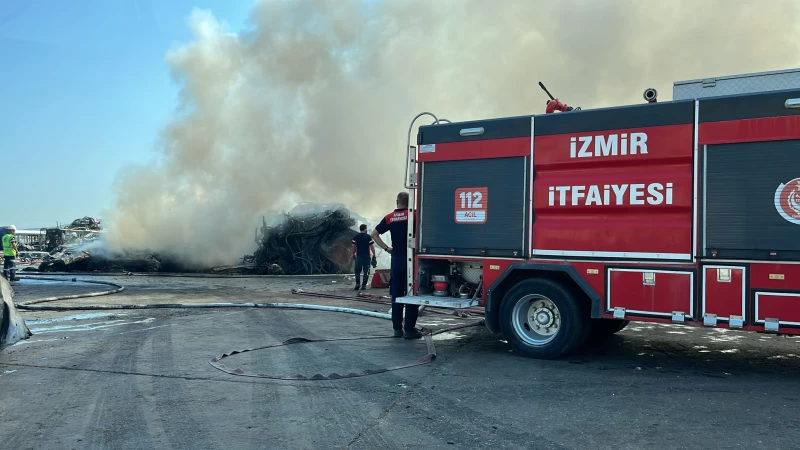 Alevler Depolama Alanini Sardi Izmir Aliagada Korku Dolu Saatler Yasiyor 1
