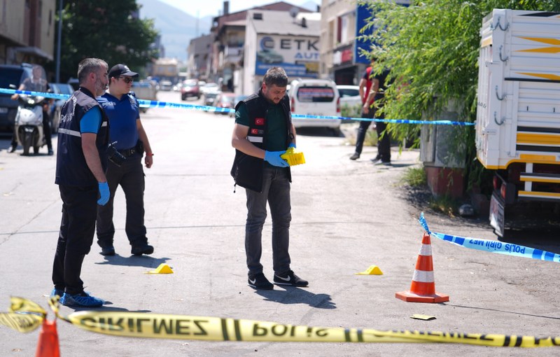 ERZURUMDA BIR IS YERINE SILAHLA ATES ACILDI