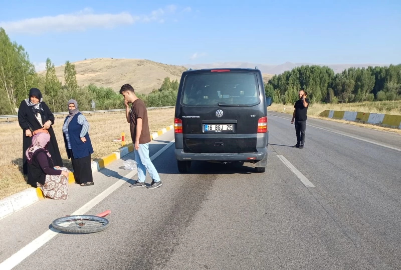 Erzincanda Yasanan Minibus Kazasinda 76 Yasindaki Bisikletli Yasamini Yitirdi 2