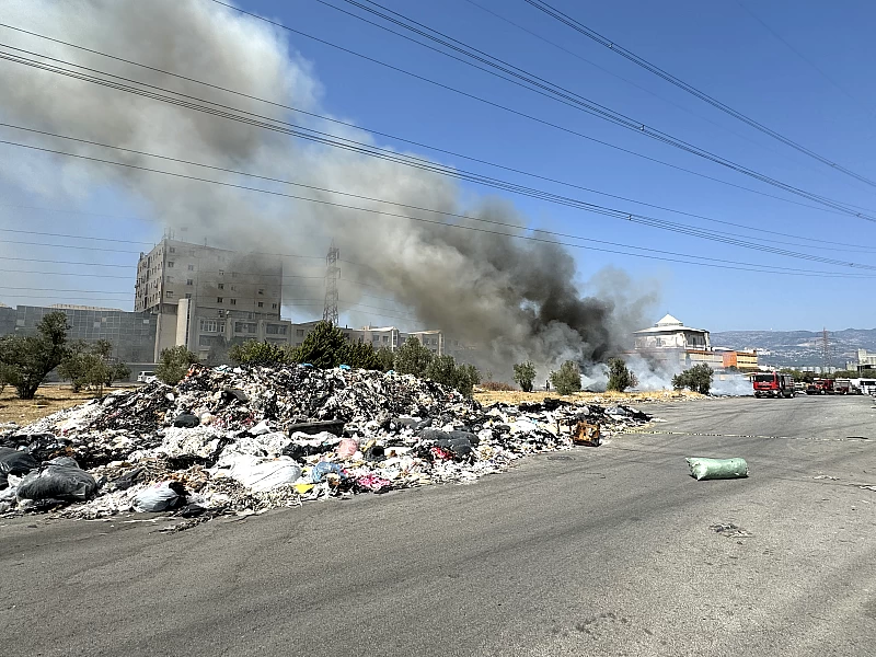 Izmir Ayakkabicilar Sitesinde Atik Yangini Kontrol Altina Alindi 1