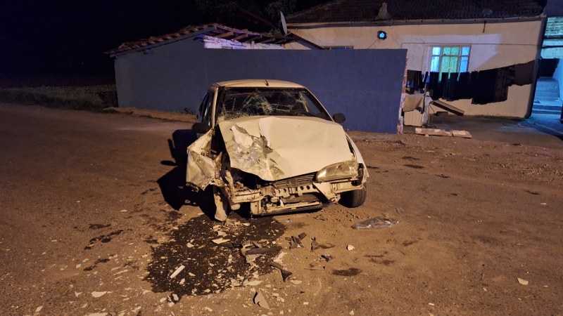Bafra’da Traktör – Otomobil Çarpıştı: 4 Kişi Yaralandı
