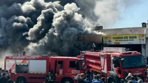 Diyarbakır’da Sanayi Sitesinde Büyük Yangın: 4 İş Yeri Ateşin Pençesinde