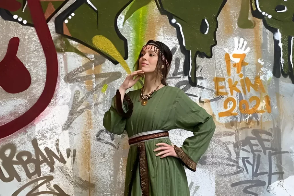 kirli sepeti defne kimdir gizem kala kim julidenin kizi defne ortaligi karistiracak