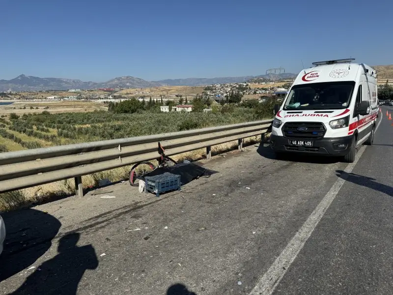otomobilin carptigi bisiklet surucusu hayatini kaybetti 2 kisi yaralandi 2