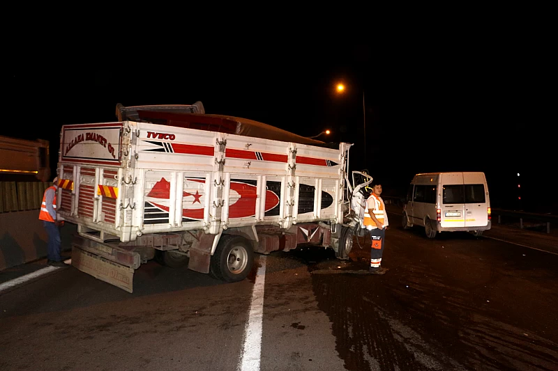 Adana Pozanti Otoyolunda Tuyler Urperten Kaza Geri Giden Tir Iki Araca Birden Carpti 1