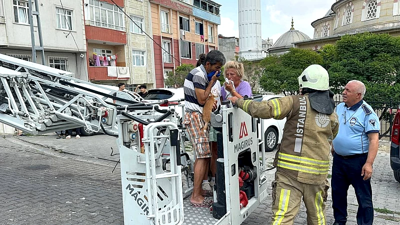 Esenyurt’ta Apartman Yangını: 4 Kişi Dumandan Etkilendi, 3 Kişi Mahsur Kaldı