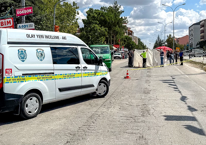 Usakta Trafik Canavari Can Aldi 86 Yasindaki Yaya Tirin Altinda Kaldi 2